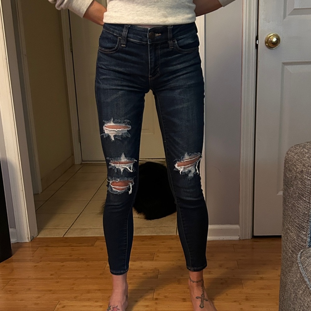 American Eagle Distressed Dark Skinny Blue Jeans - Size 00 Short
